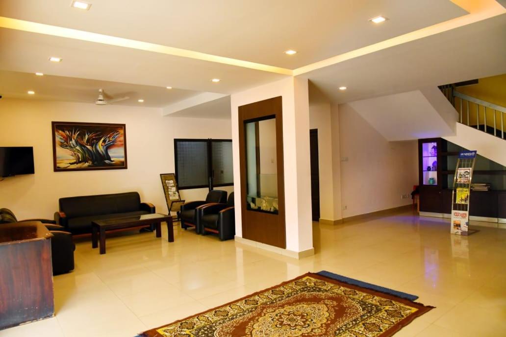 Hotel Chanakya Palakkad Buitenkant foto