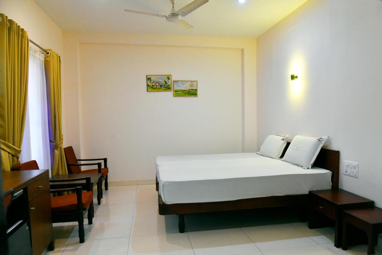Hotel Chanakya Palakkad Buitenkant foto